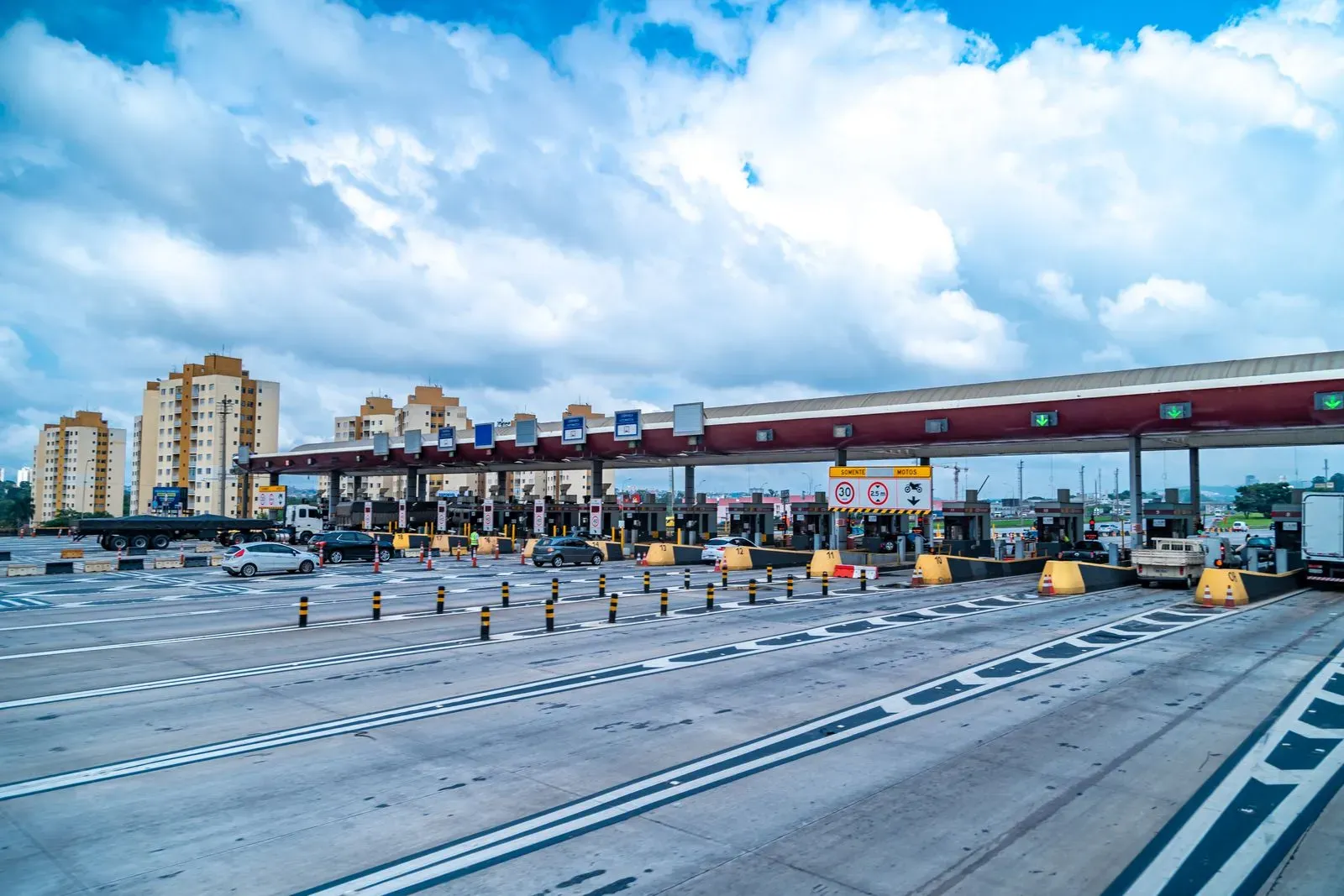 Image of tolling plaza