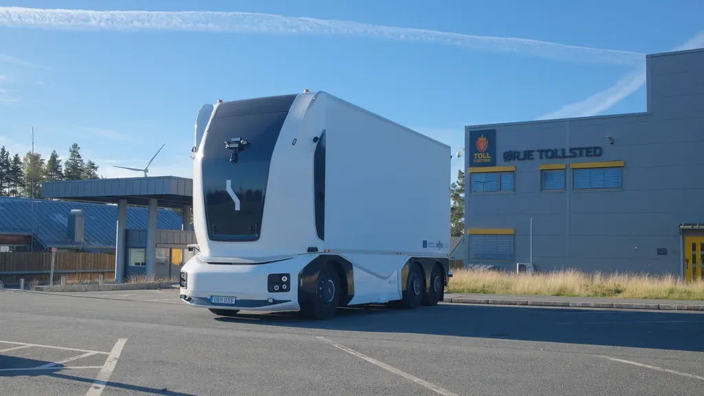 Einride completes cabless autonomous border crossing