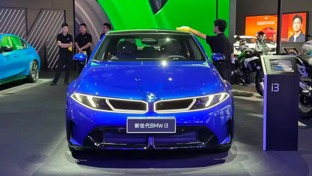 BMW reveals China-bound i3 Long Wheelbase interior and EV specifications