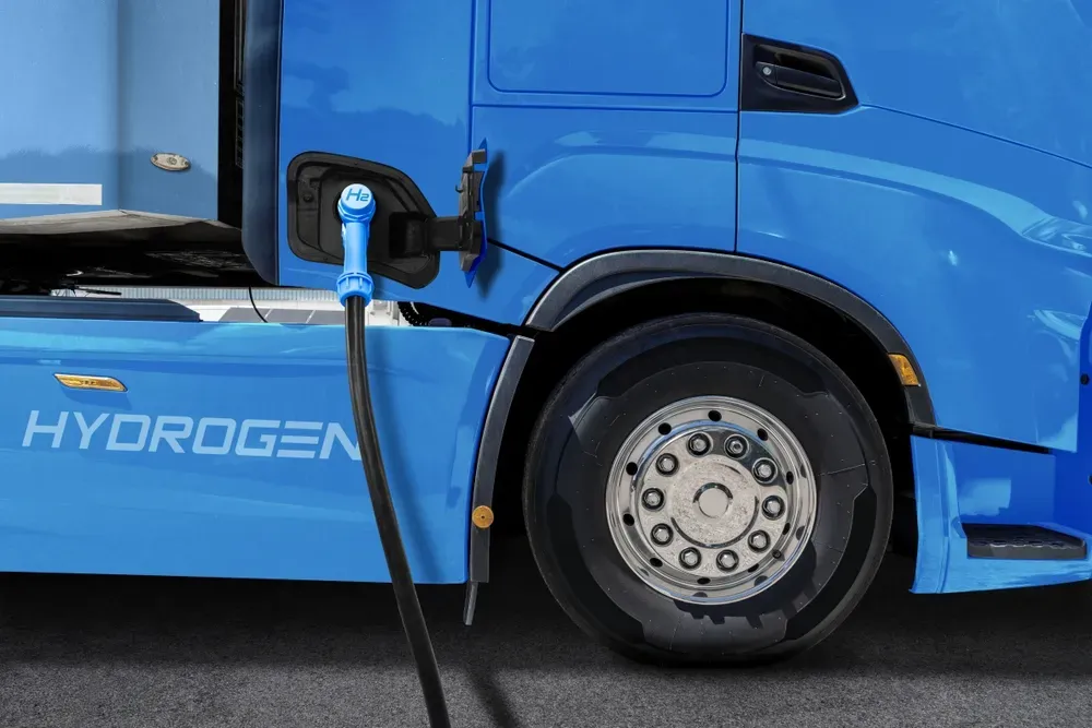 Hydrogen fuel cells for heavy and long-haul transport