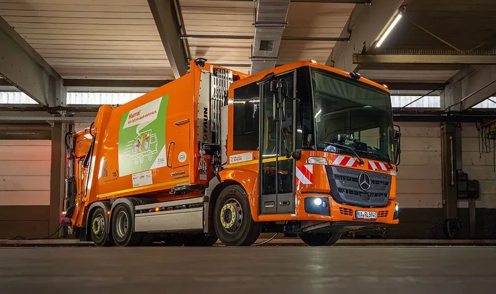 Karlsruhe agency deploys 18 Mercedes-Benz eEconic trucks