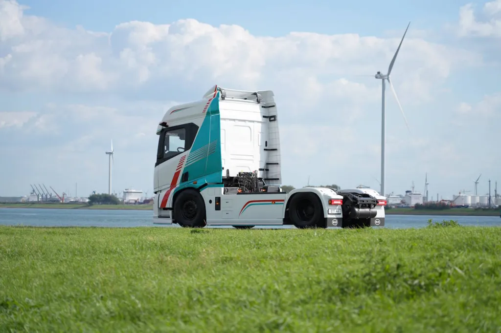 BYD unveils 600km electric heavy truck with 1.5MW charging