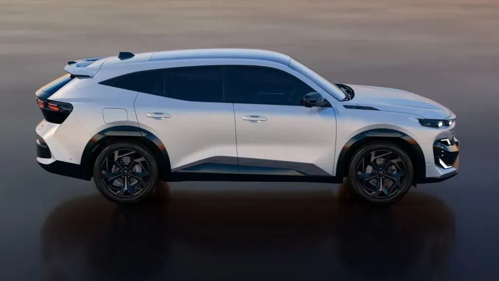 Renault unveils largest hybrid SUV, Filante