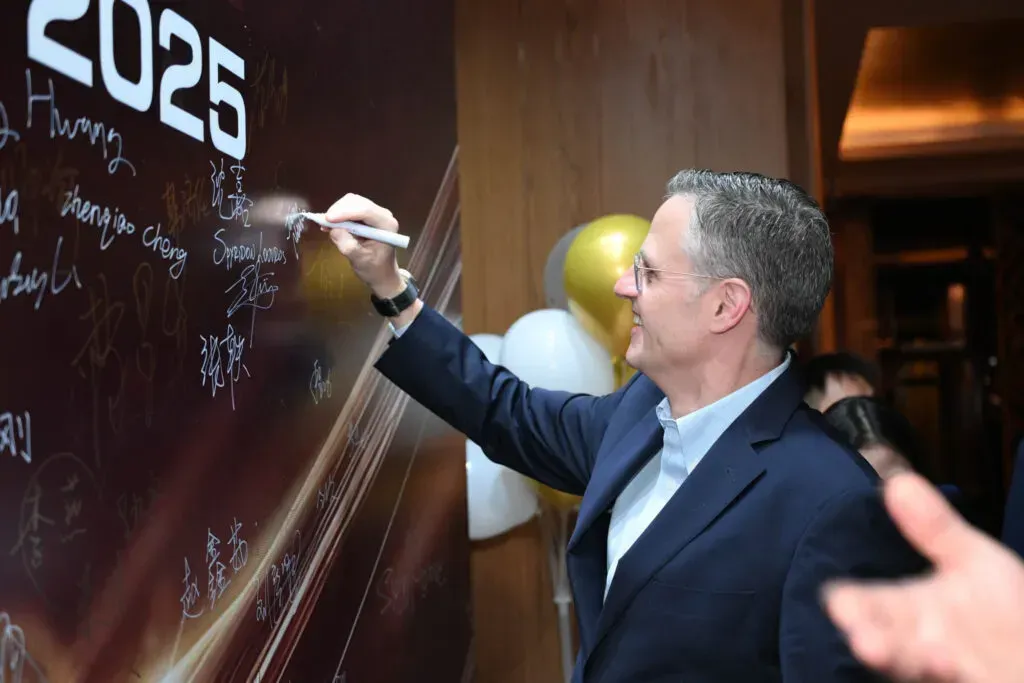 Qualcomm VP Leads Global Telecom Standards Development