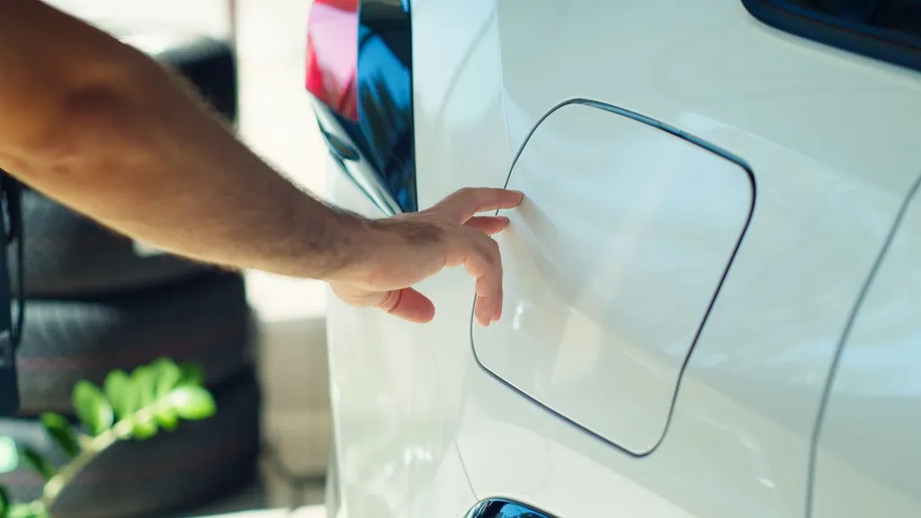 Australian EV Sales Rise as ICE Market Share Falls