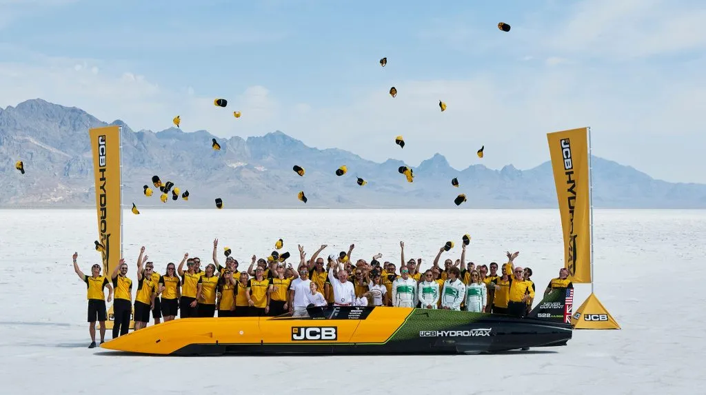 JCB Hydromax sets 406.320mph hydrogen land speed record