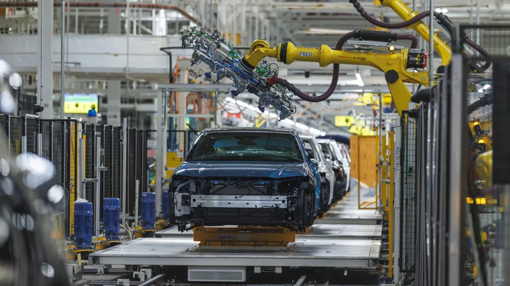 Toyota to invest $1bn in Kentucky and Indiana plants