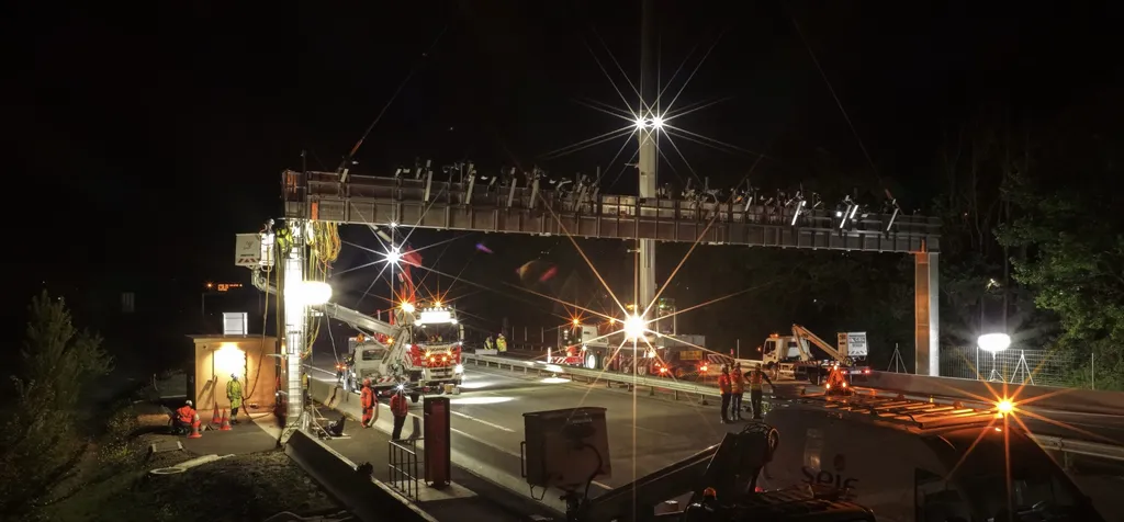 Five gantries installed for A40 free-flow tolling
