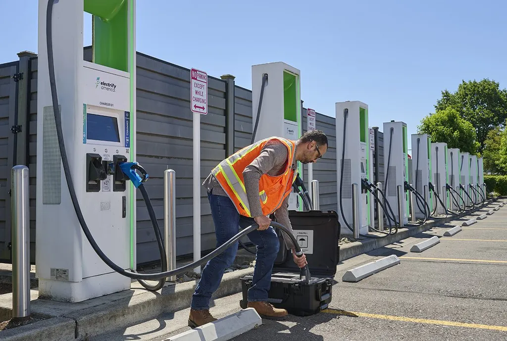 Fluke FEV500 simulates EVs to test DC fast chargers