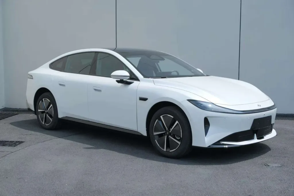 Dongfeng files battery-swapping eπ EP7 sedan in China