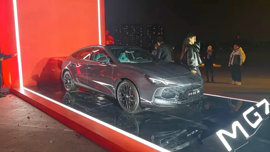 SAIC MG launches 2026 MG7 with AI cockpit