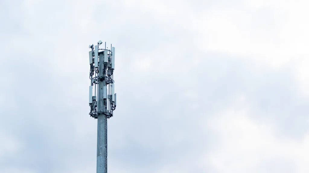 AI-Driven Dynamic Spectrum Sharing for 4G/5G