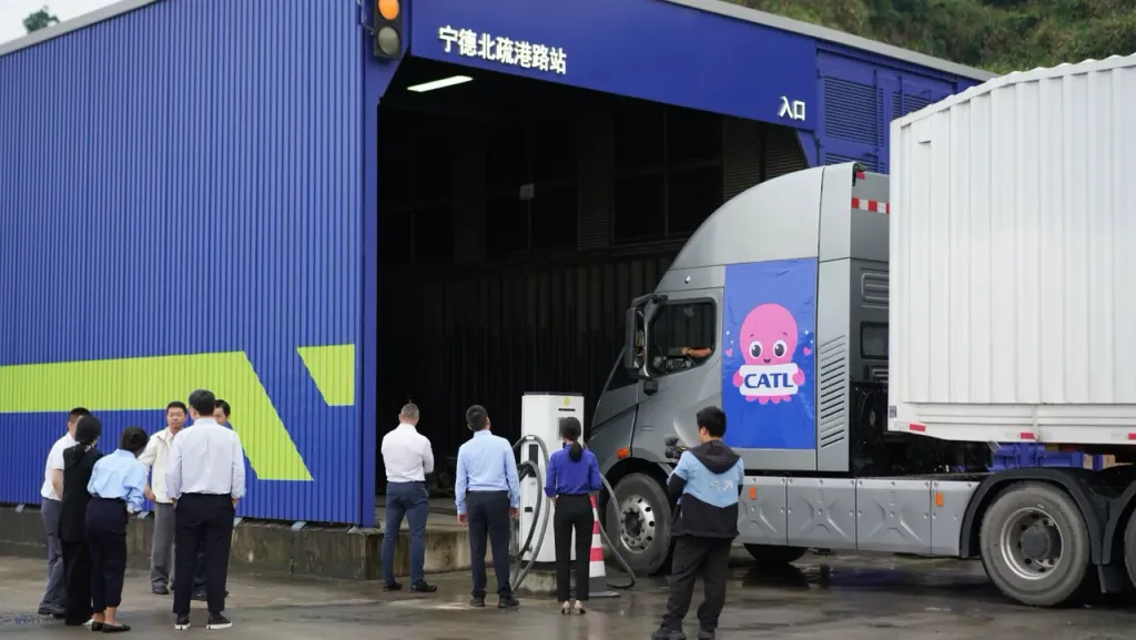 CATL and Octopus Energy to build electric-truck battery-swap network