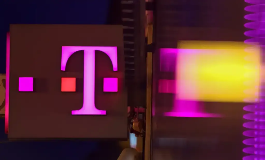 T-Mobile US Reports Record Q3 Customer Growth and Raises 2025 Outlook
