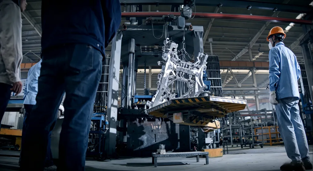 BYD Yangwang U8L frame passes 12-ton lift test