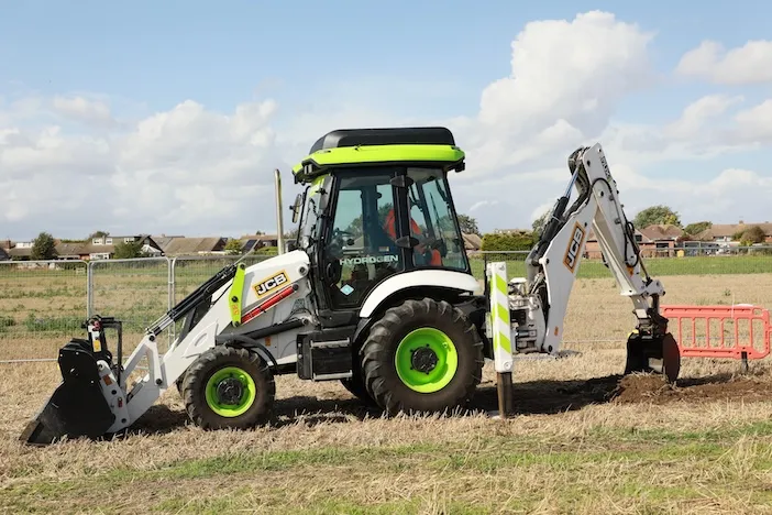 Lower Thames Crossing Uses First Hydrogen-Powered Digger
