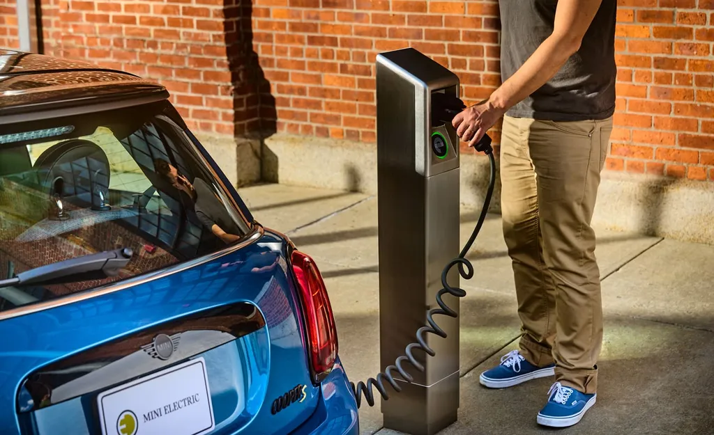 it's electric granted licence for 1,000 curbside chargers