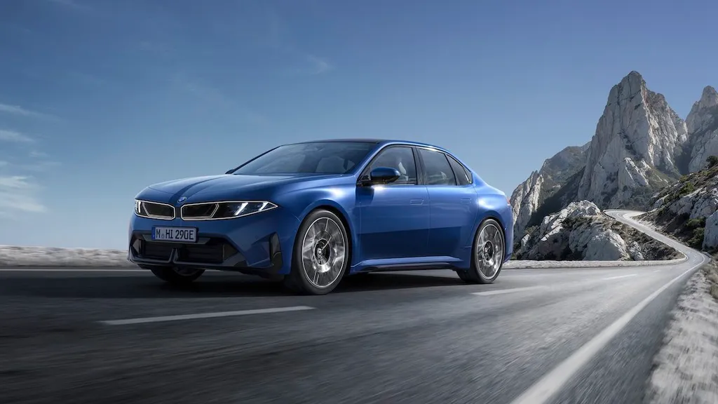 BMW unveils i3 electric sedan with 900 km range and 400 kW charging