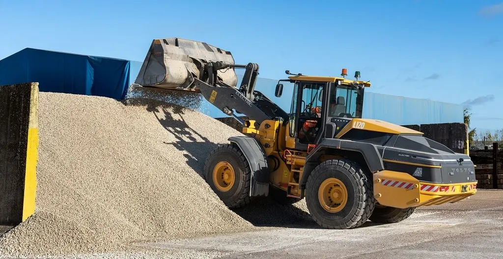 Volvo L120 Electric deployed at UK construction facility