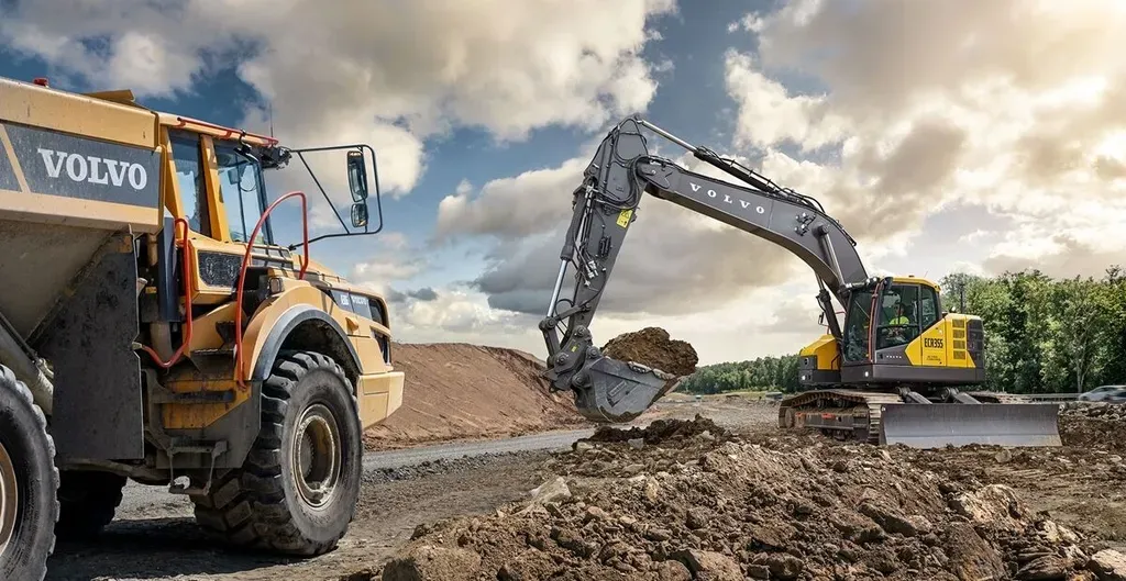 Volvo CE launches ECR355 short-swing excavator