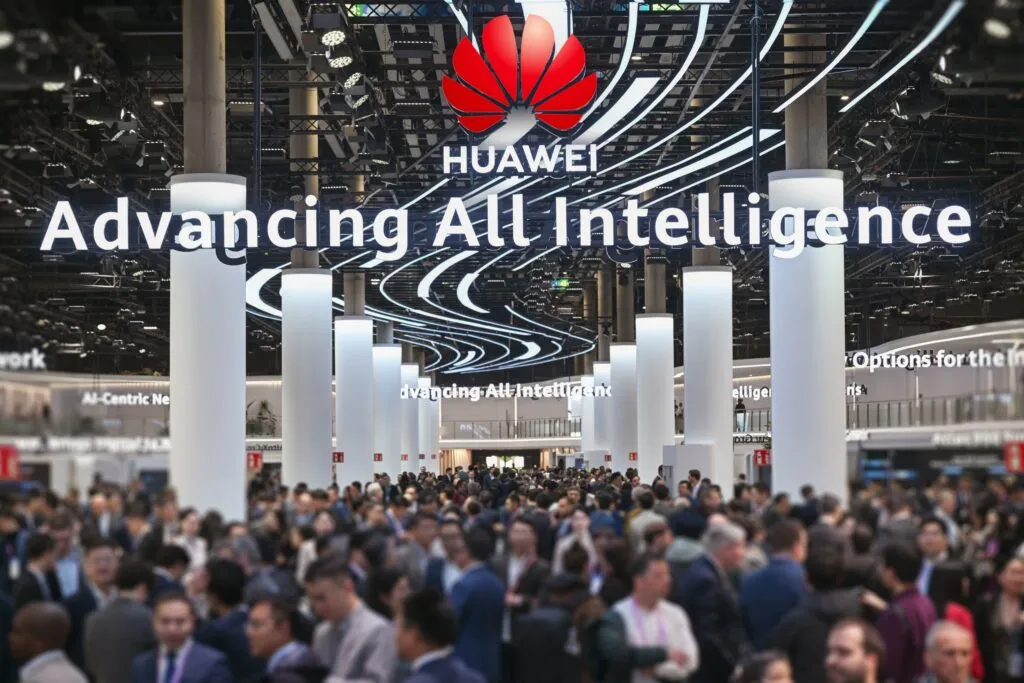 Huawei unveils AI-centric network and U6 GHz solutions