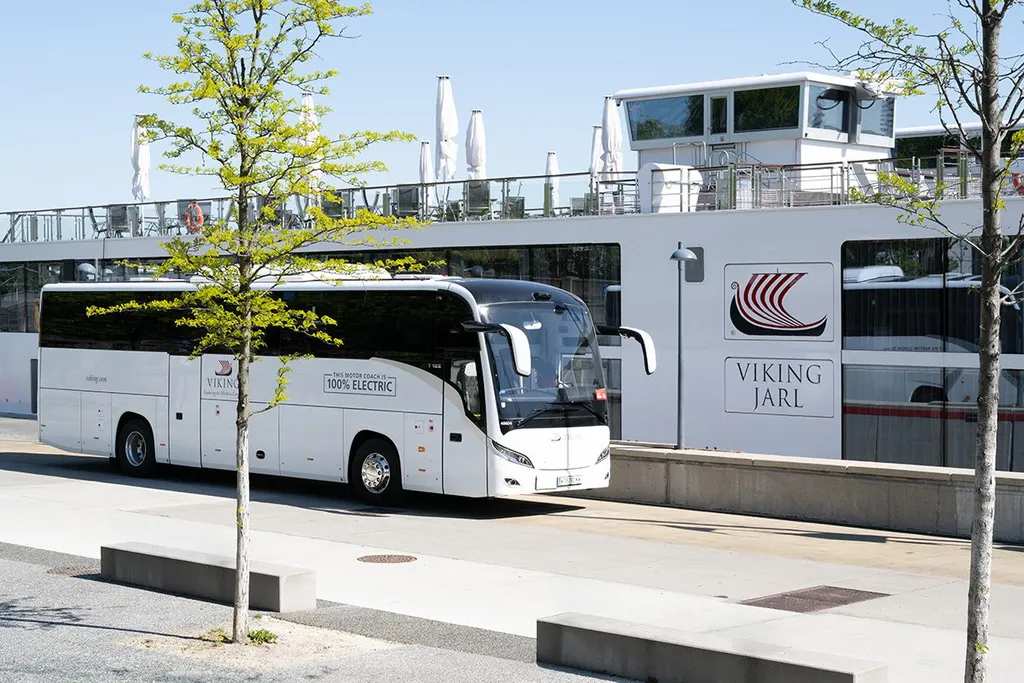 Viking launches electric motor coach for guest transport in Vienna