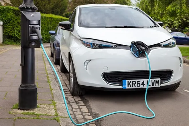 UK to ease rules for on-street EV charger installations