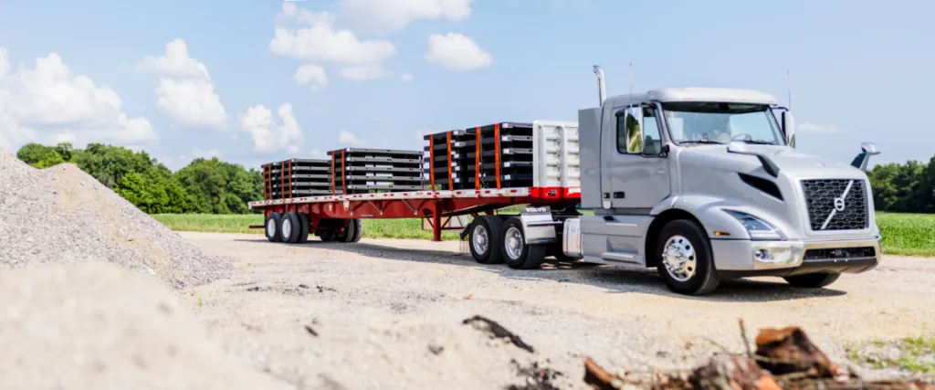 Great Dane reduces Freedom combo flatbed weight