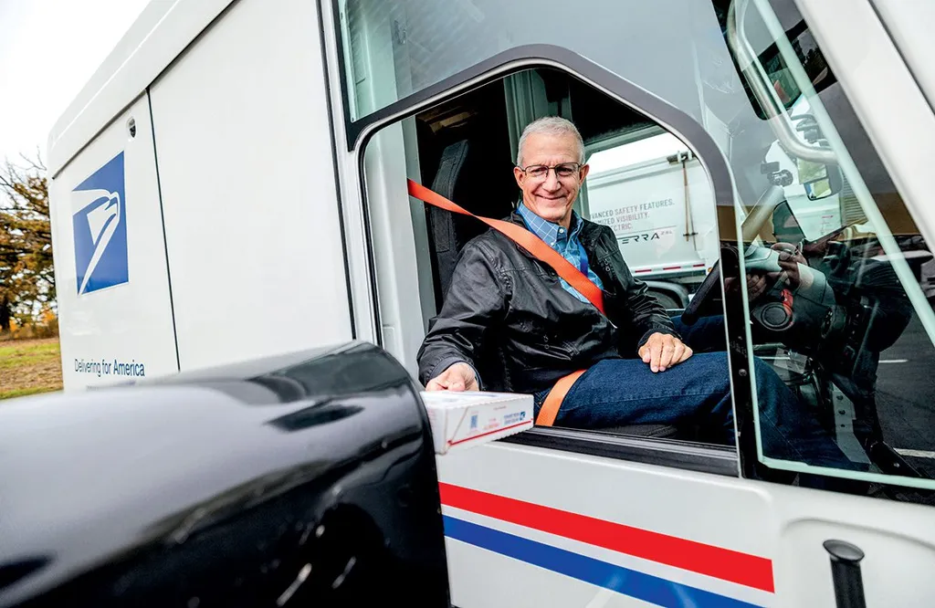 Electric Oshkosh delivery vans enter expanding USPS fleet