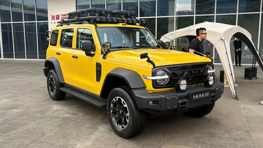 Refreshed Tank 300 L opens pre-sales in China with new hybrid powertrain