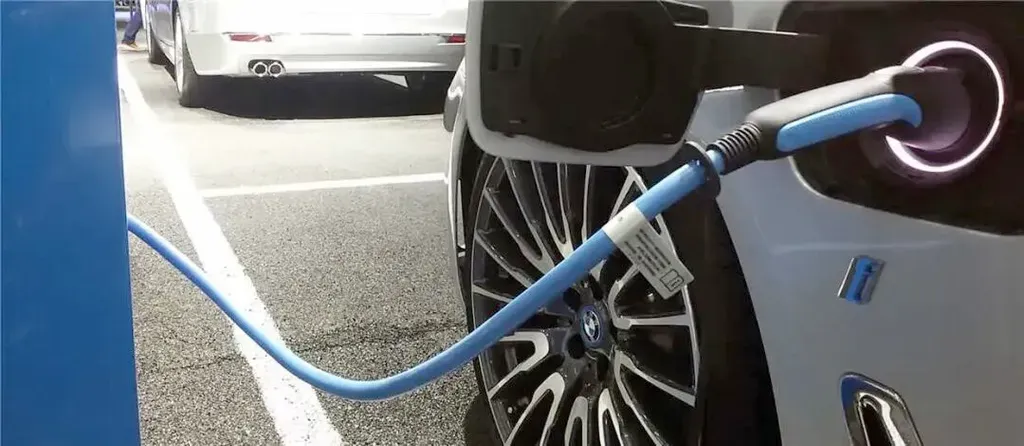 China Updates NEV Tax Incentives with New PHEV Range Criteria