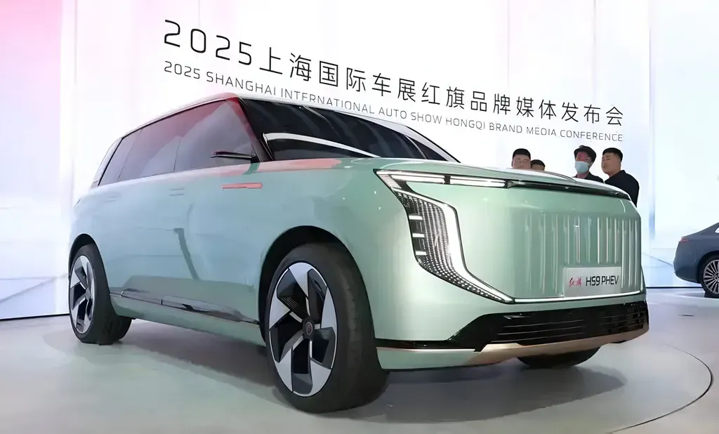 Hongqi Unveils HS9 PHEV Pre-Production Model