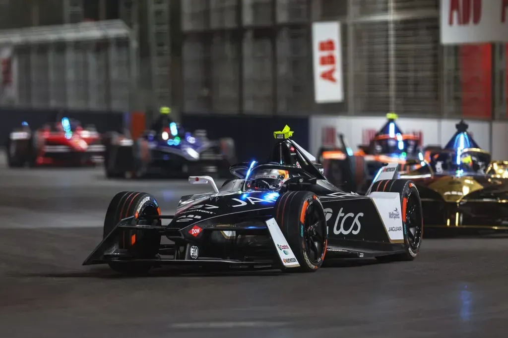 Dennis and Cassidy Secure Wins at Diriyah E-Prix