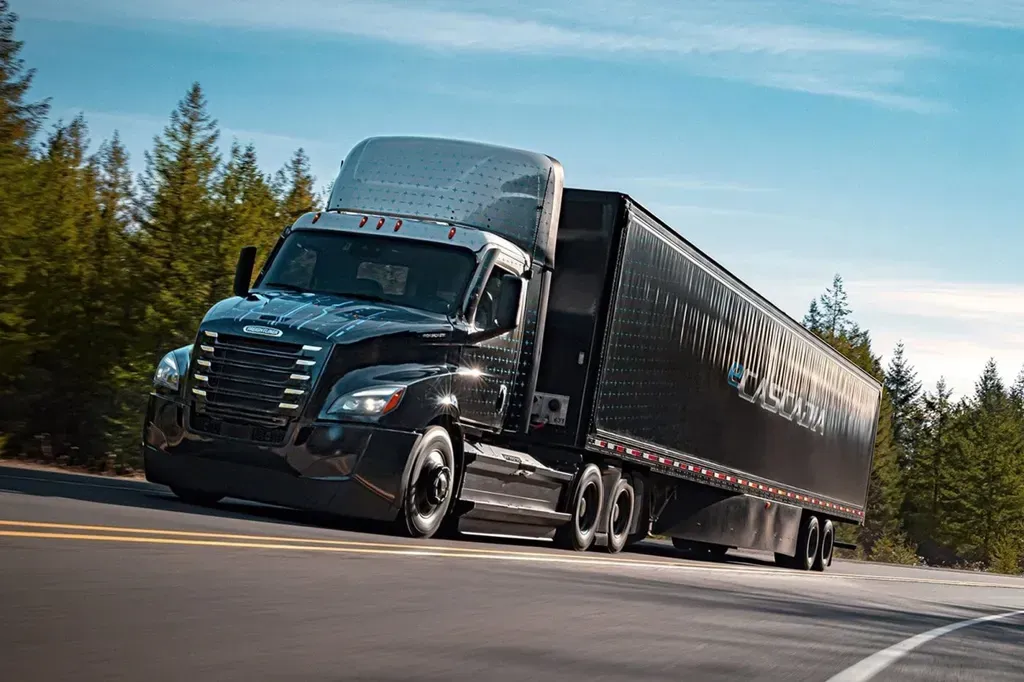 Daimler, Volvo and Navistar Form Advocacy Group for EV Charg