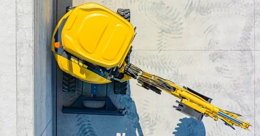 Komatsu Unveils 3 Ton Electric Mini Excavator for European Debut in Paris