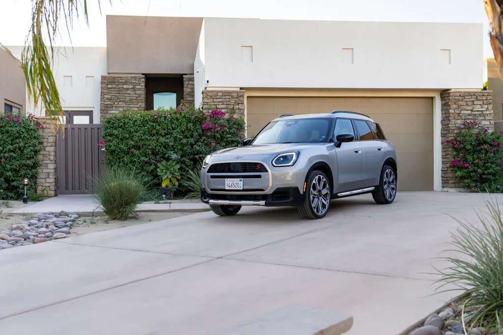 Mini Expands Electric Countryman Lineup with Bigger Batteries and More Range in Australia