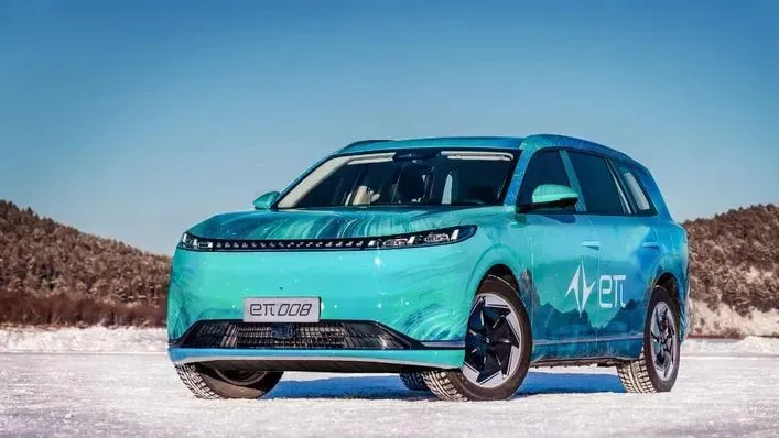 Dongfeng eπ 008 Set to Debut at Beijing Auto Show