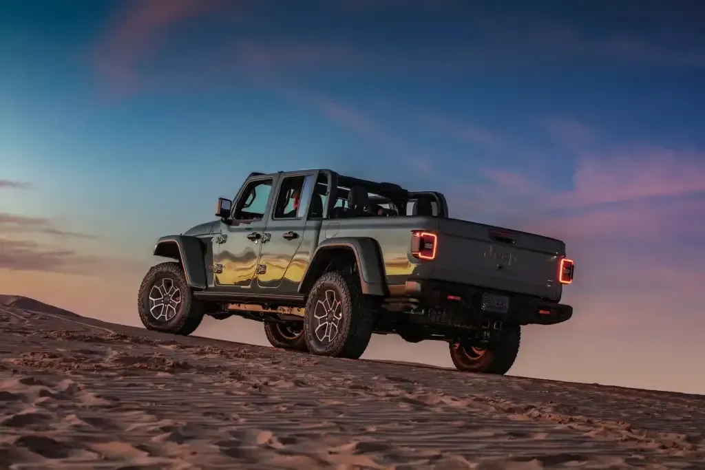 Jeep Announces Gladiator 4xe PHEV Pickup and Considers Hybrid Option for Recon SUV