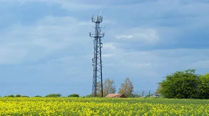 Covering rural America with 5G: Challenges and Solutions