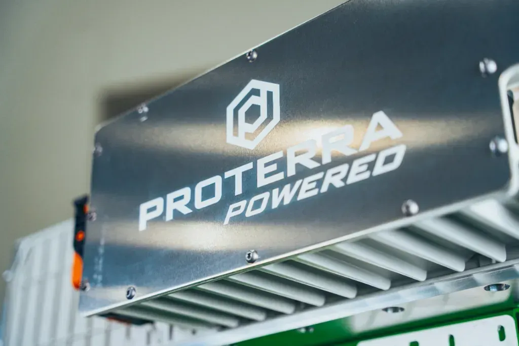 Daimler Truck continues to choose Proterra battery technology for electric school buses and delivery vehicles - Charged EVs