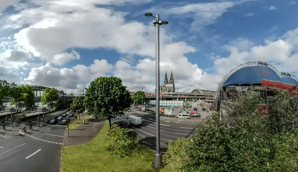 O2 Telefonica activates first 5G street lighting mast in Cologne
