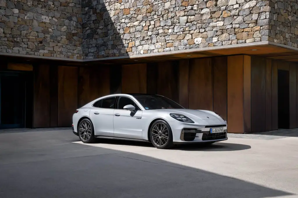 2025 Porsche Panamera Turbo S E-Hybrid: High-Performance Plug-In Hybrid