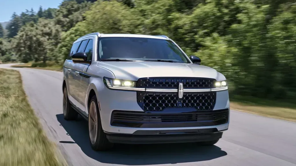 Lincoln Navigator Update Includes New Features for 2025