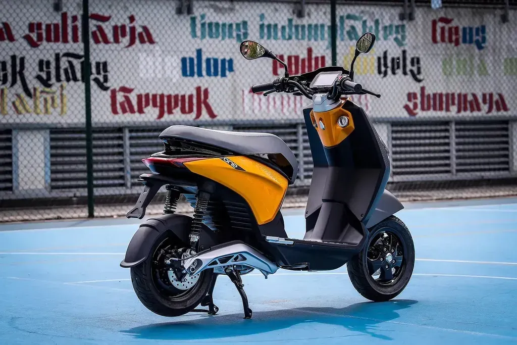 Overview of Piaggio 1 Electric Scooter Variants and Specifications