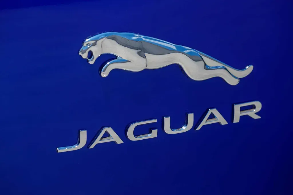 Jaguar Faces Challenges in Transitioning to Electric Vehicles