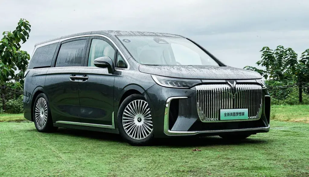 Voyah Launches Dreamer MPV with Huawei Technology