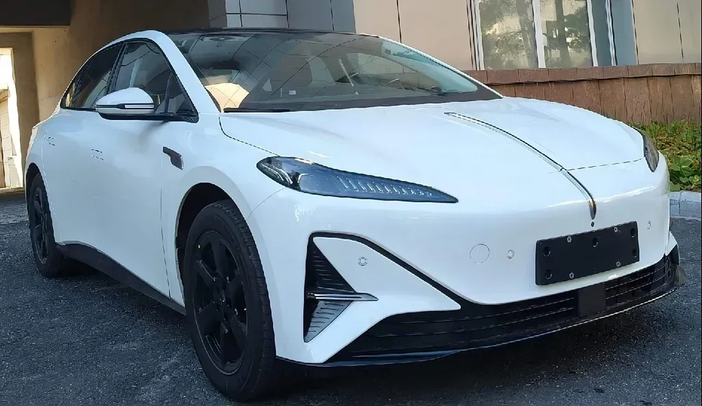 Hongqi E009 All-Electric Sedan Announced by Chinese MIIT