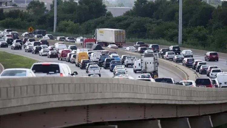 Illinois Considers Mileage-Based Tax Amid Gas Tax Challenges