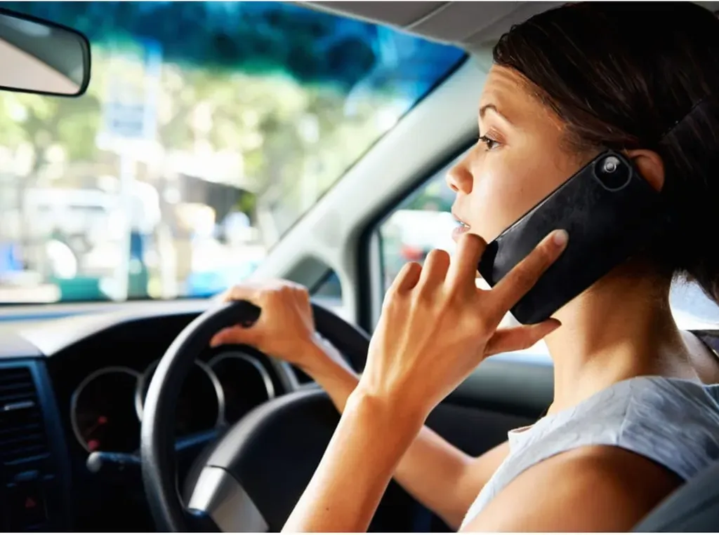 UK plans tougher rules on handheld phone use while driving