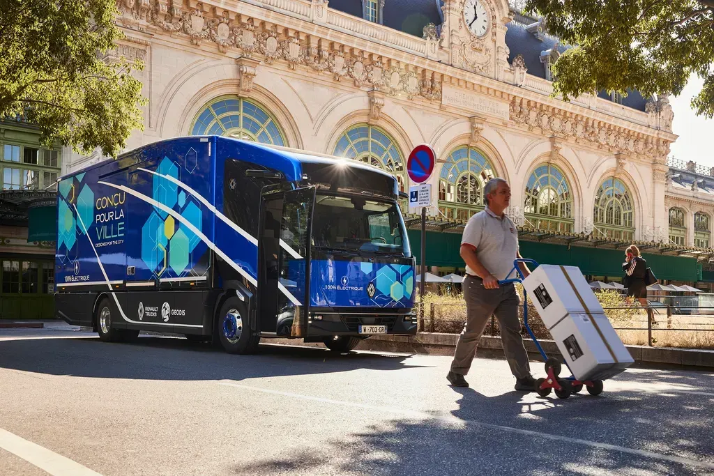 Renault Trucks Introduces New Urban Logistics Vehicle